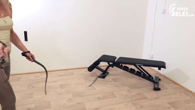 Czech Soles - foot fetish content: Sclav bătaie, biciuire, călcare în picioare cu venerare de cur