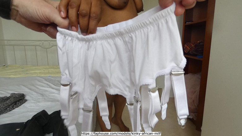 Kinky African MILF: 操机器和lovense，第1部分