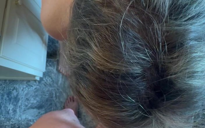 Bonewizzard69: Güzel götlü ve ayaklı olgun evli kadın