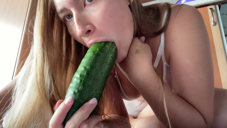 Stacy_via: Salatalık ile flört ediyorum. Bölüm Bir