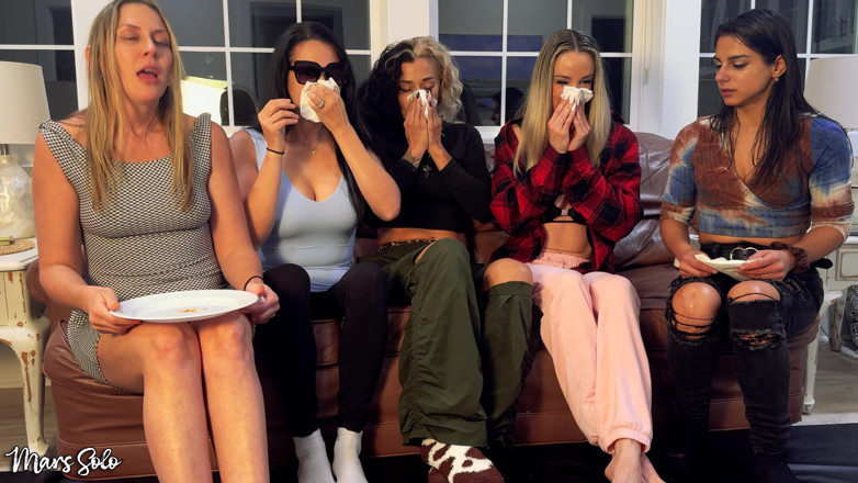 Mars solo: 5 Girls Try Sneezing Powder - Mars Solo, Sinthia Bee, Sexy...