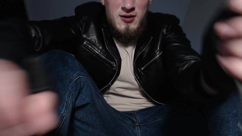 Hunky time: Dominazione Sborra Sui Piedi