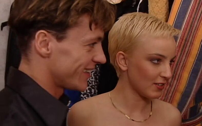 Magmafilm: Dvě super roztomilé dospívající myši se připravují na čtveřici