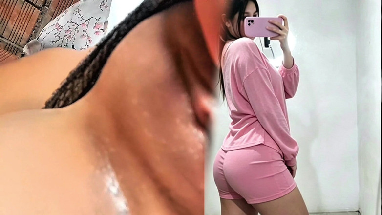 Yuli and tony: 我的好朋友抚摸她的阴户并自慰