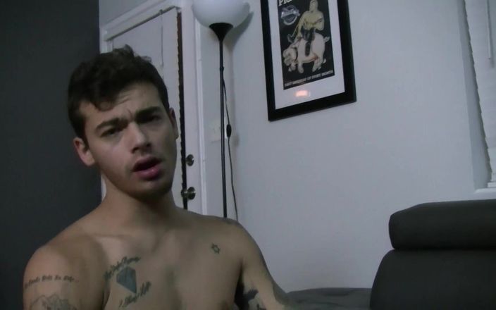 Boys half-way house: Tatuada adolescente fodida em pêlo por homem mais velho