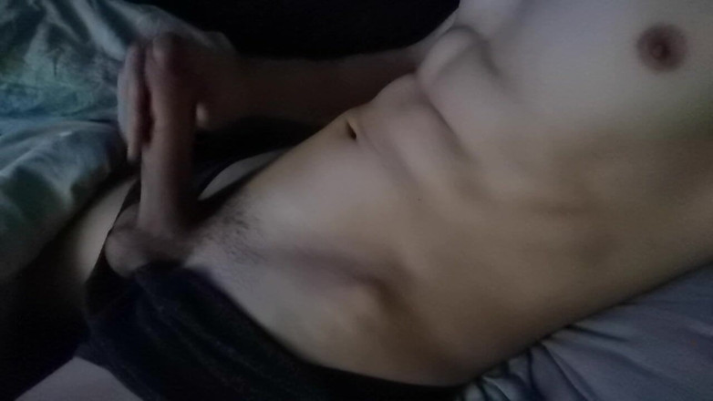 SEXY_GUYBEST: Velmi chutný pohledný muž silně stříká na žaludek!