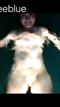 Blowjob luar dan pancutan muka di Kolam Hotel