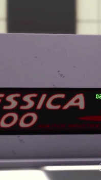 Jessica 5000 in azione! Piccola figa stretta bagnata e un grosso cazzo nero