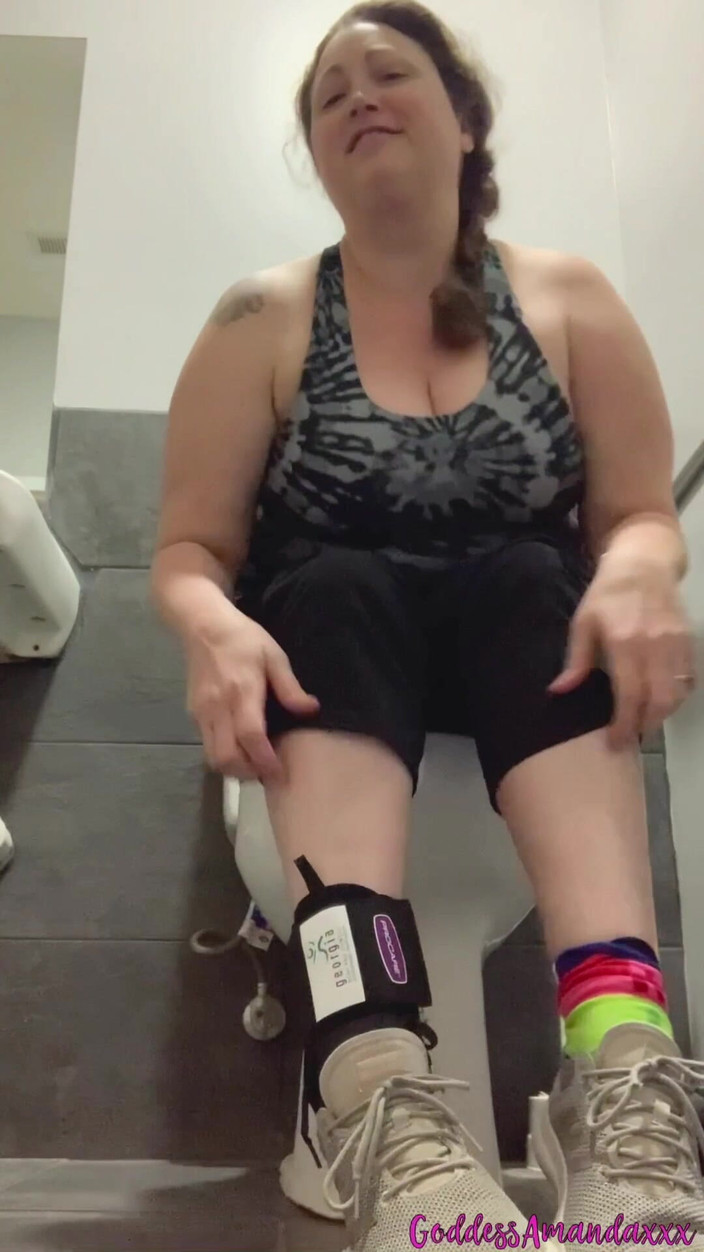 Goddess Amanda: Adora a Mi Diosa Coño Meando, Culo Y Pies