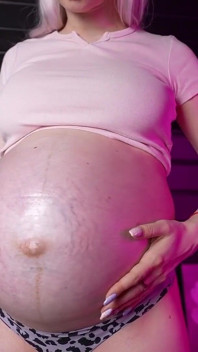 3 Bhs, Öl Und Ohrfeigen Auf Riesigen Schwangeren Bauch
