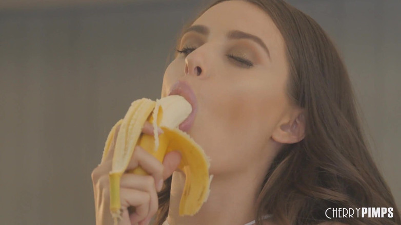 CherryPimps: Tetona Lana Rhoades masturbándose - instrucciones de paja