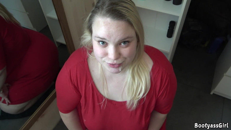 Bootyass Girl: Дівчина з гарним обличчям робить мінет зі спермою в рот