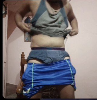 IsmaatDeva: Jag tittar desperat på en jävla video av 2-kåta pojkar knullar...