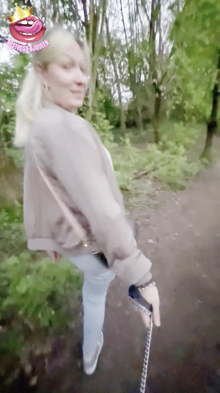 Mistress_BJQueen: Promenade de chasteté humiliante en laisse attachée à sa bite verrouillée