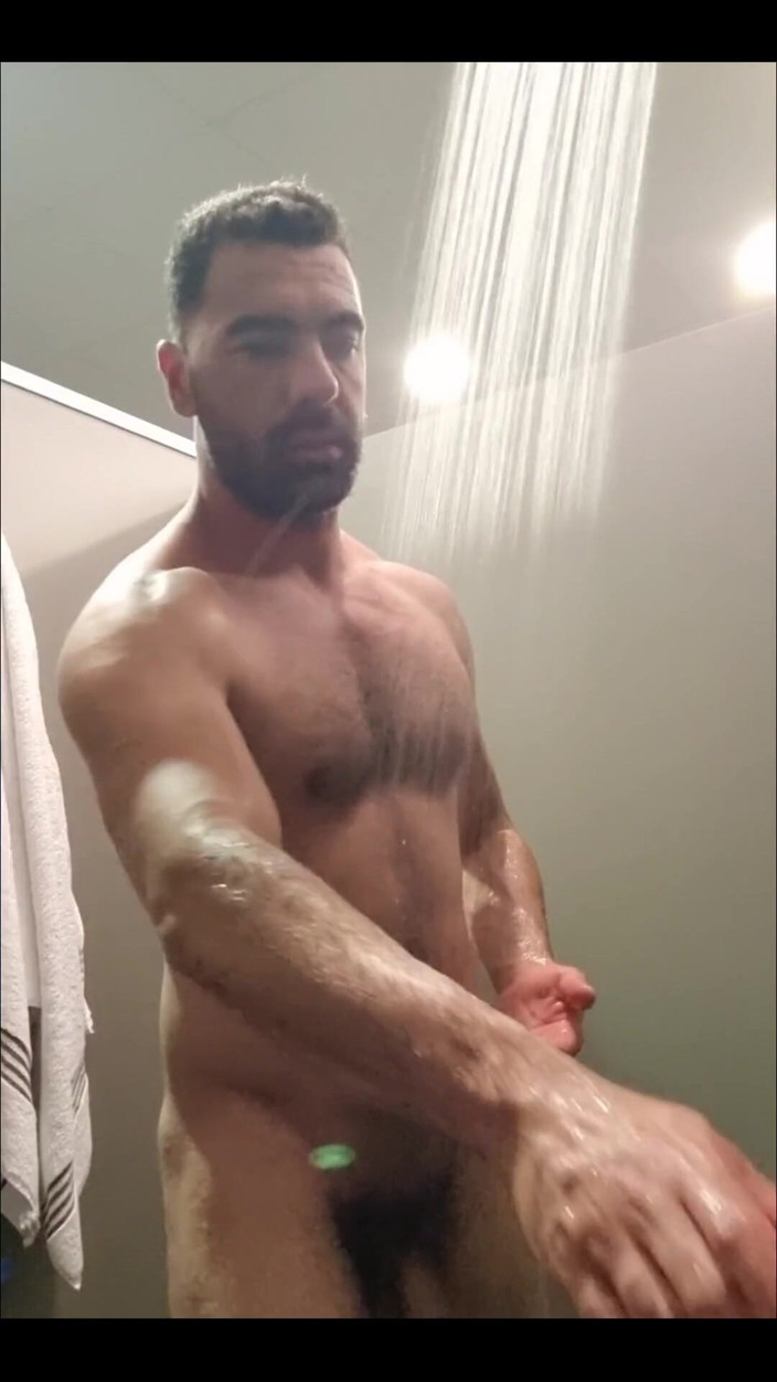Sensualmassage: Will You Accompany Me to Take a Hot Shower?
