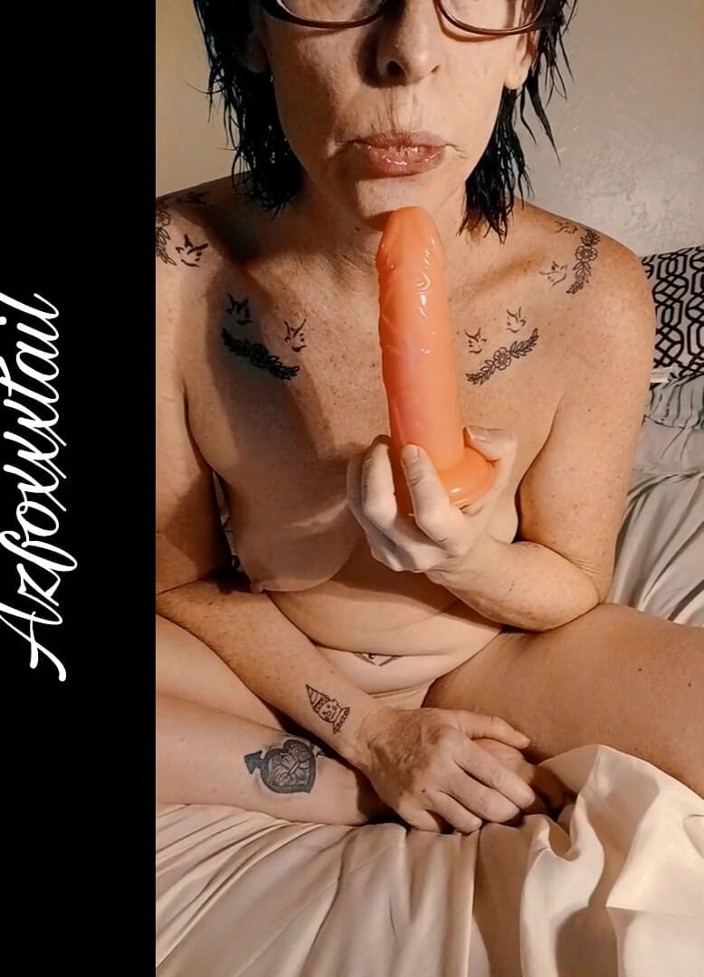 AzFoxxxTailPhelicia: Dildo ssie i pluć 2