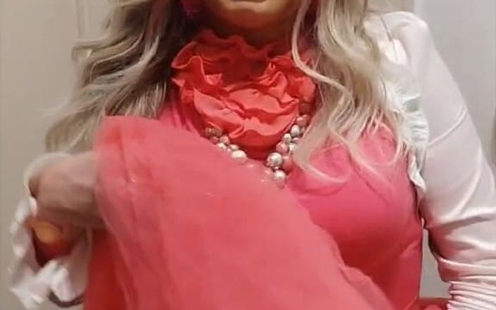 Erica Doll: Distracție cu păpușa efeminată