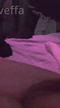 Eh bien depuis de supprimé notre vidéo du vendredi soir, nous avons décidé de faire une vidéo tardive rapide d’Adams, branlette au coucher