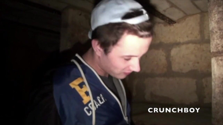 Crunch Boy: Femiante Twink futută de Theo într-un subteran discret