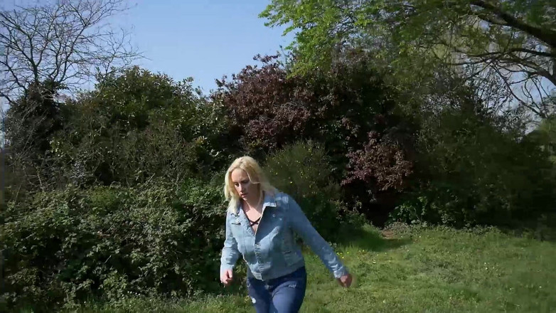 CumslutJayne: BJ i park med sperma promenad