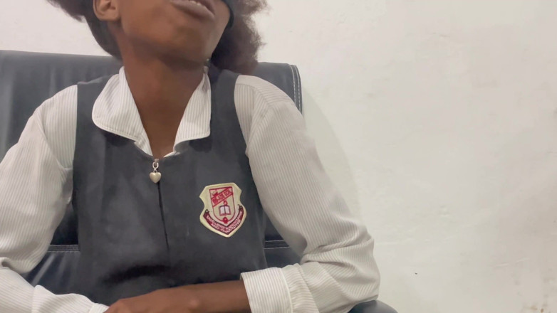 Petite Erotic Africa: Mała afrykańska nastolatka zerżnięta przez swojego nauczyciela w mundurze