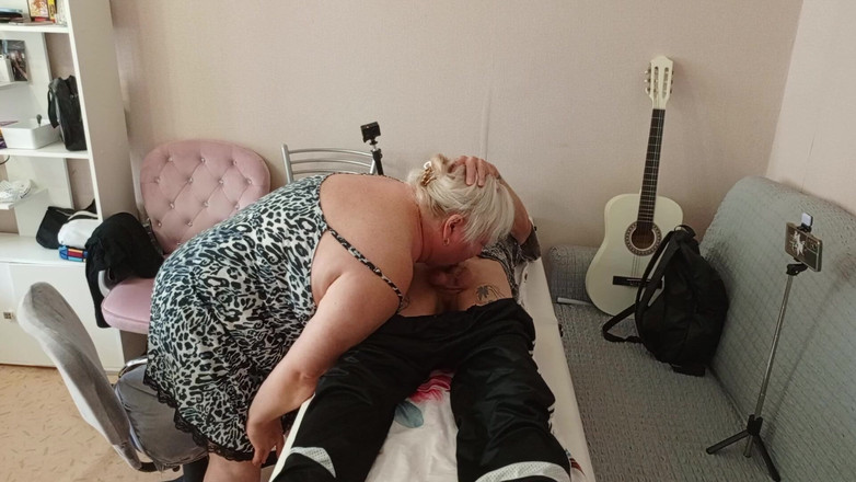 Zona901: A Neighbor Came to Give a Blowjob to Swallow a...