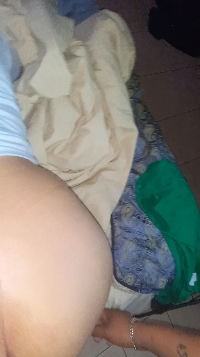 E-Alfa: Stiefniece verliert ihre unschuld mit ihrer beschämenden