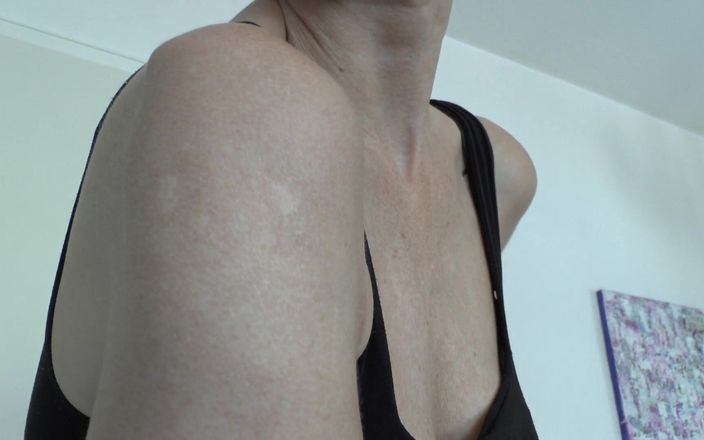 Lady Victoria Valente: Cicatrices en mi brazo superior, Lady Victoria Valente