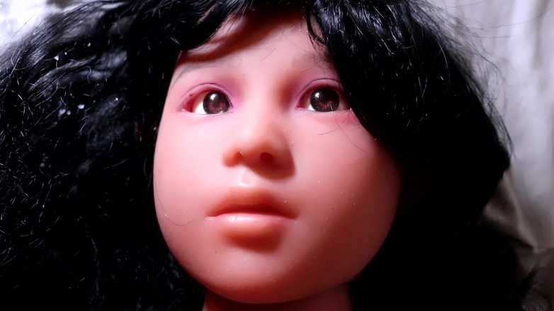 Uhri: Sexdoll Mira Stříkání na břicho