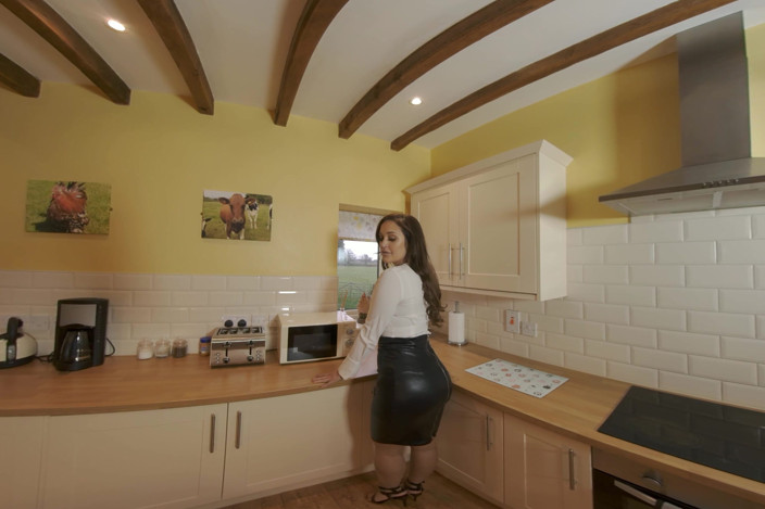ZexyVR: Frankie - Whats Cooking?
