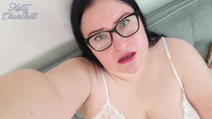 Katy Churchill: 愤怒的胖美女吞下小者