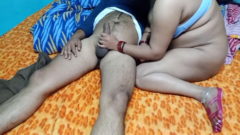 Rucku: Awek yang sangat seksi menghisap teman lelakinya.