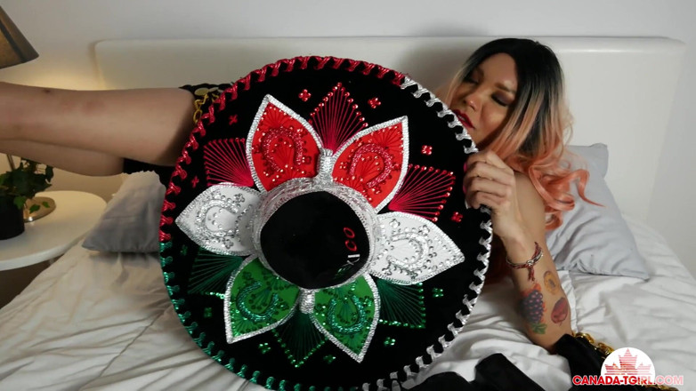 Canada TGirl: TS Fenix sugarbaby cums hard