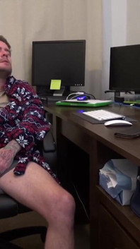 Татуированную пирсингову Jess Scotland трахнули большим членом Luke Hotrods