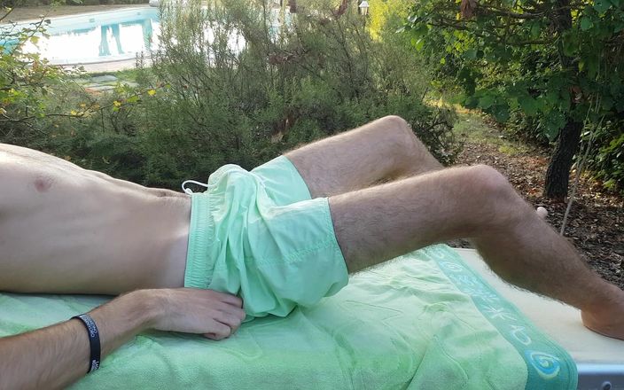 eighteentwink: La paix, le silence et une énorme fontaine à sperme pour un...