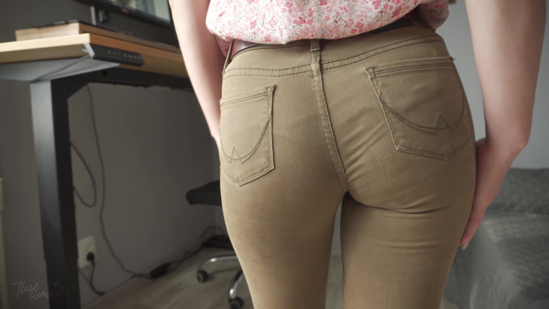 Teasecombo 4K: Rakan sekerja nakal menunjuk-nunjuk pepek Wedgie