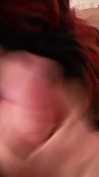 Une MILF dévergondée se fait baiser