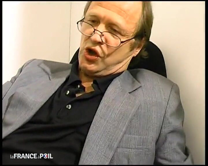 French Family Secrets: Une jeune blonde joue le rôle d’une fille baisée par...