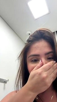 Eu Me Masturbo Quando Eles Me Dão Um Código De Vestuário No Shopping