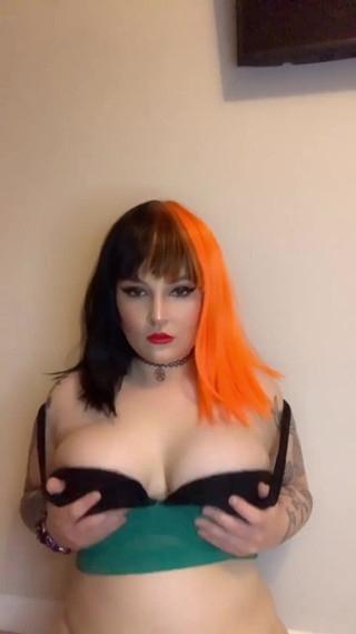 Bigtiddygoth: Líbí se vám pohled