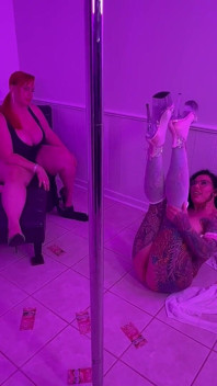Лесбийская фантазия в VIP комнате с Bianca Bailee и Jesse Switch