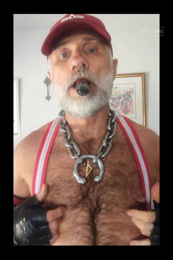MusclesCigarsFFPig: Üvey baba garını aydınlatıyor