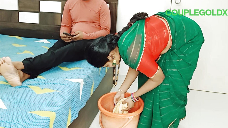 Sexy Komal: Komalova služka překročila své hranice a pak skočila od svého...