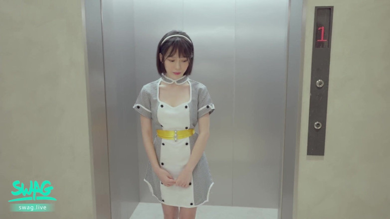 SWAG.live: Take It All: Foda e gozada nas meninas do elevador