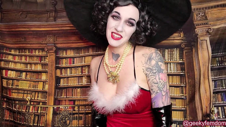 Geeky Femdom: Lady Dimitrescu vakantiecadeau