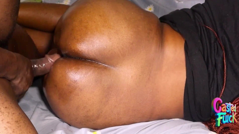 Casted fuck: Aku menidurinya dan dia berjanji untuk mengunjungiku lagi