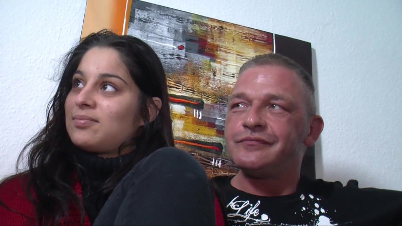 Swinger Friends Germany: 甜美的年轻土耳其女孩第一次在镜头前