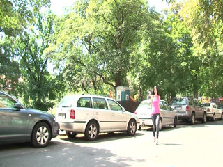 European fresh porn: Sexy brunetka z parku pozvaná na sex