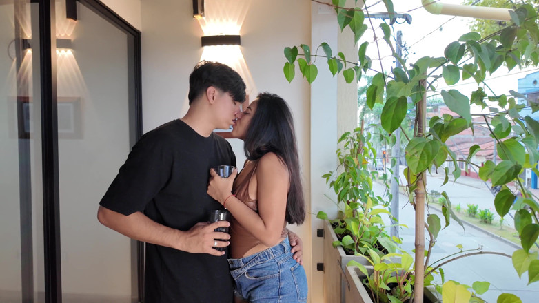 Solo_incognita: 美しい夕焼けと数杯のワインを飲むと、友達とセックスしたくなります