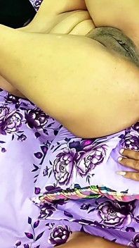 当继父和他的两个继女发生性关系时